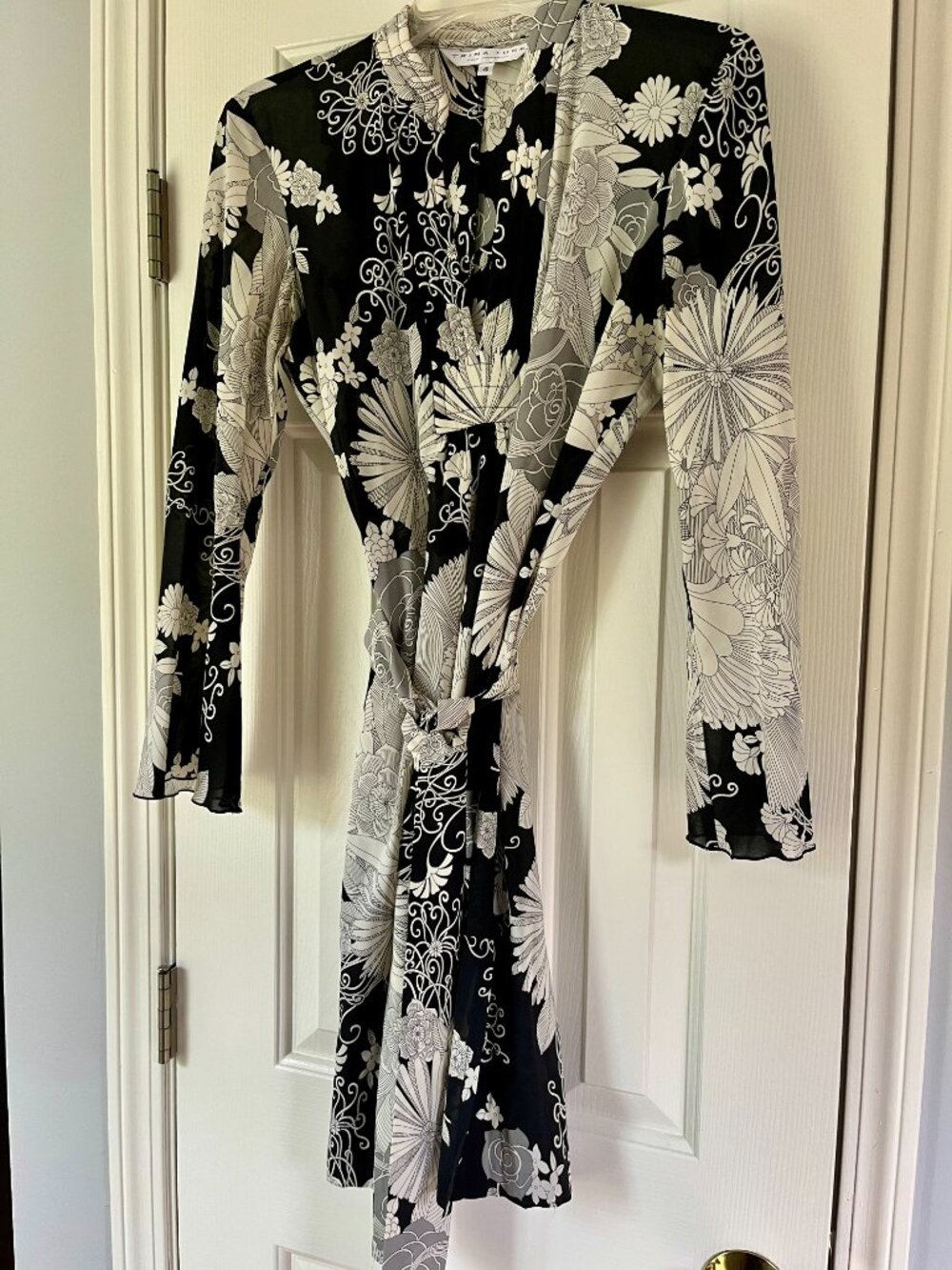 Vintage Trina Turk Los Angeles Black & White Floral Wrap Dress (US 4) - Picture 2 of 4